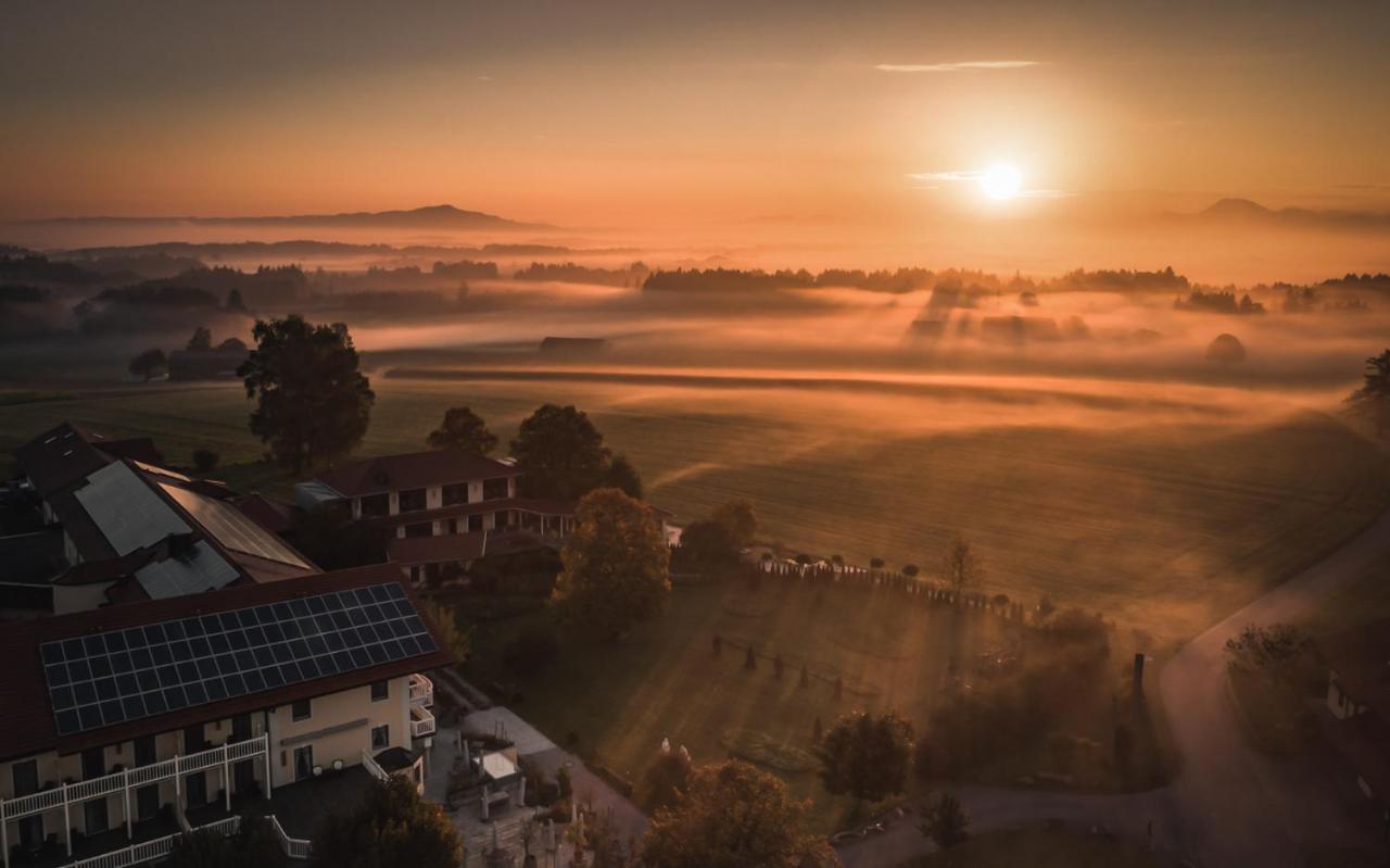 Wellness Natur Resort Gut Edermann Teisendorf Eksteriør billede